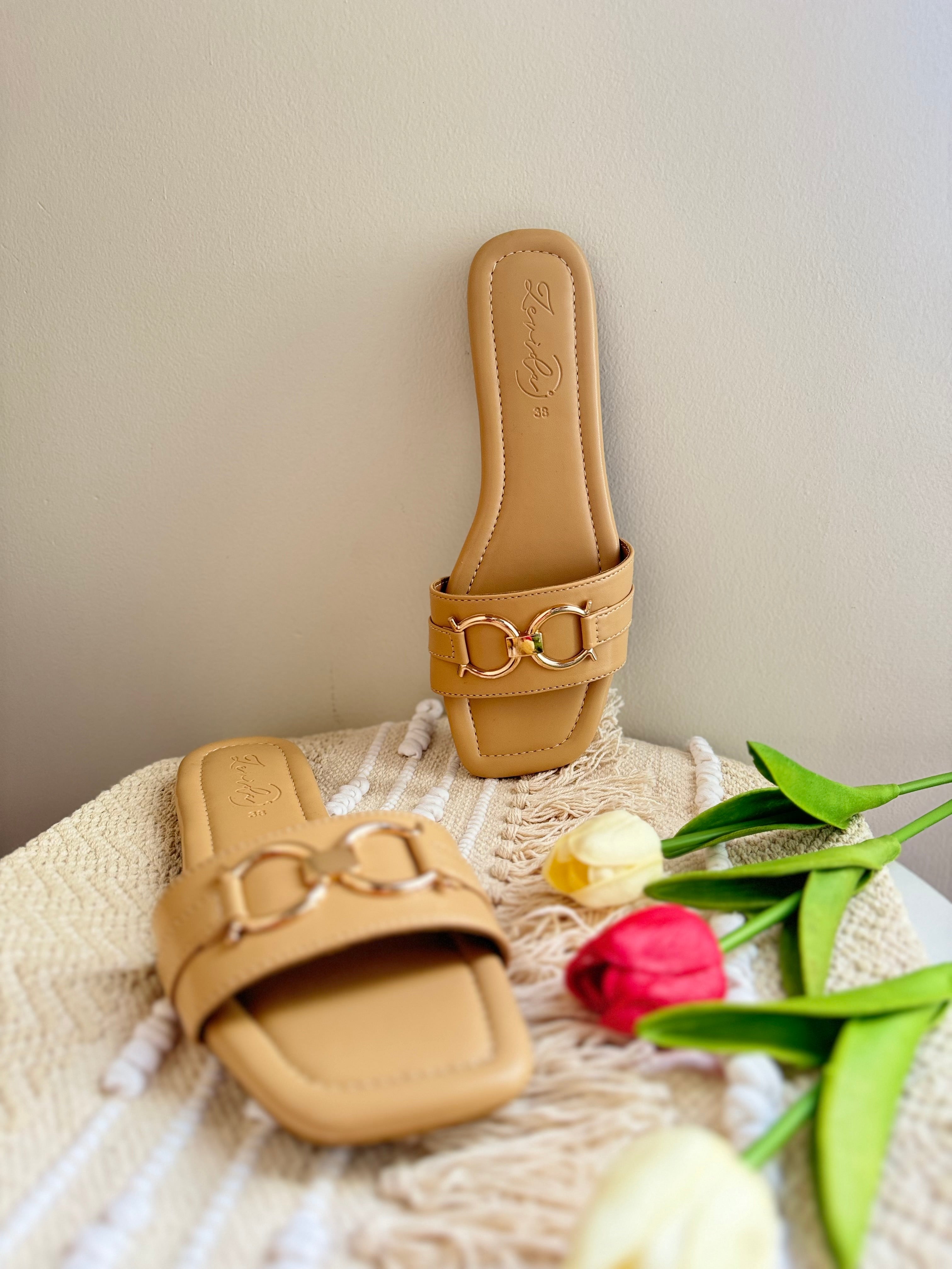 LIGHT CAMEL BUCKLE SLIDES