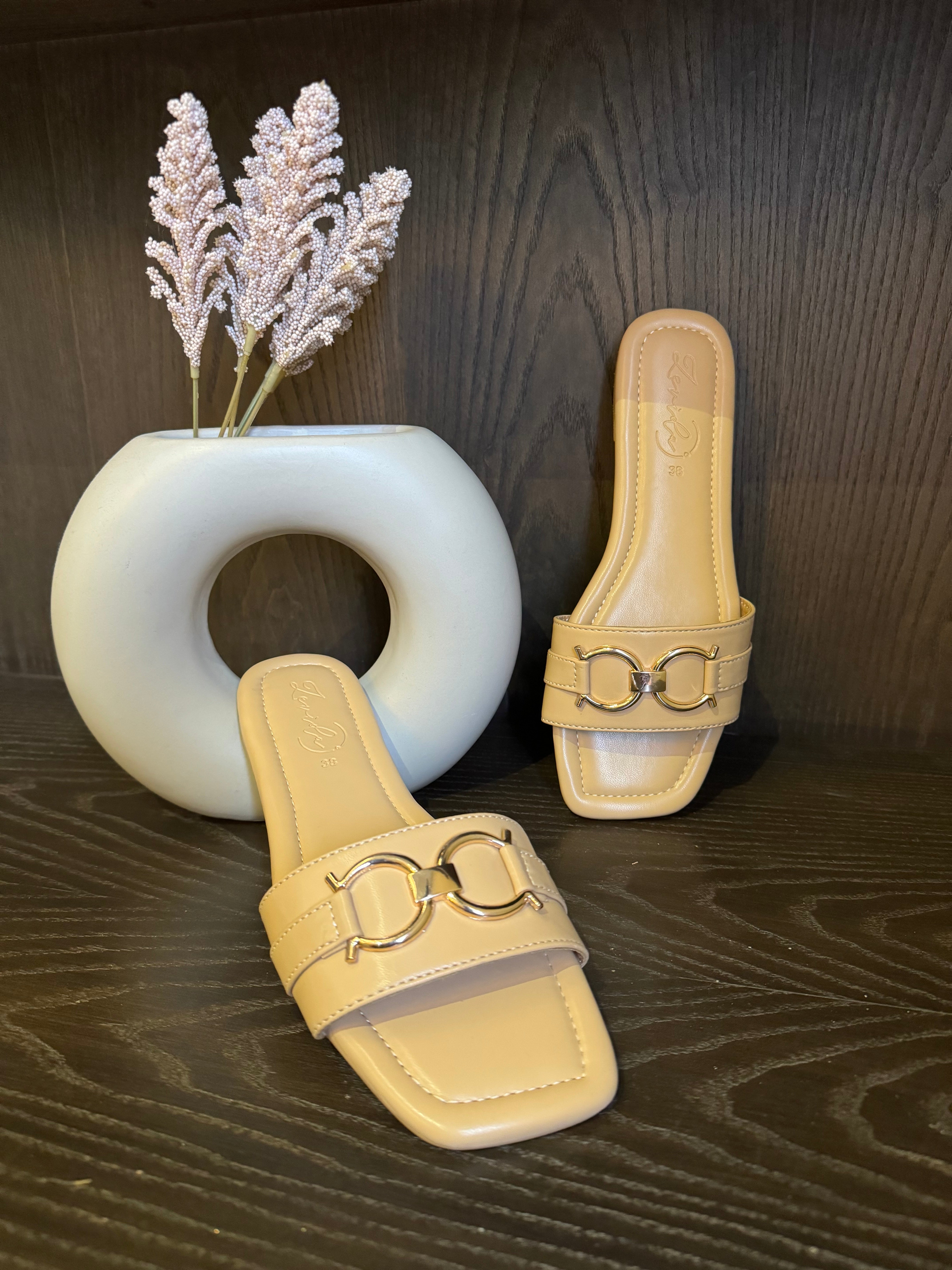 LIGHT CAMEL BUCKLE SLIDES