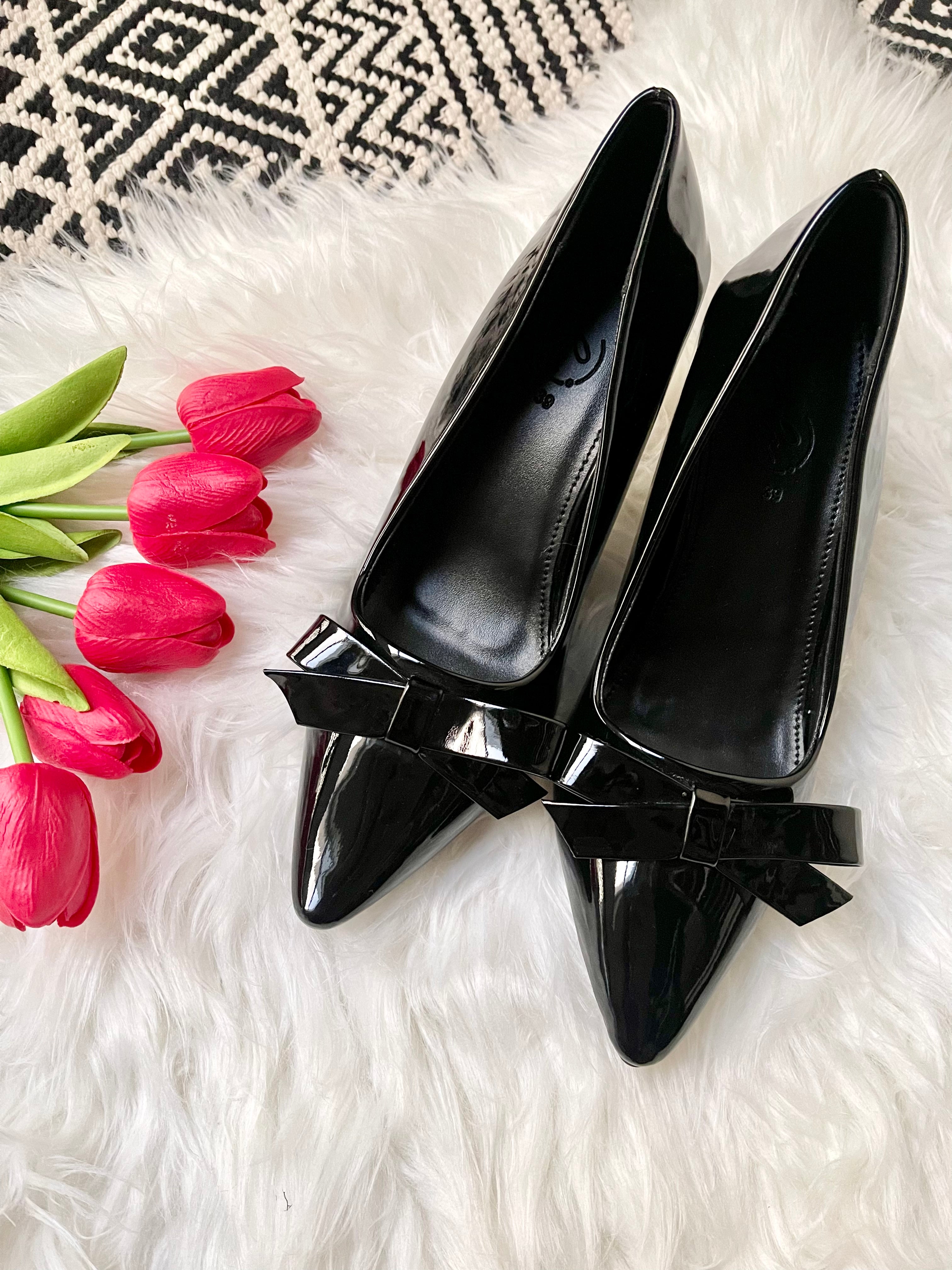 BLACK COURT BOW HEELS