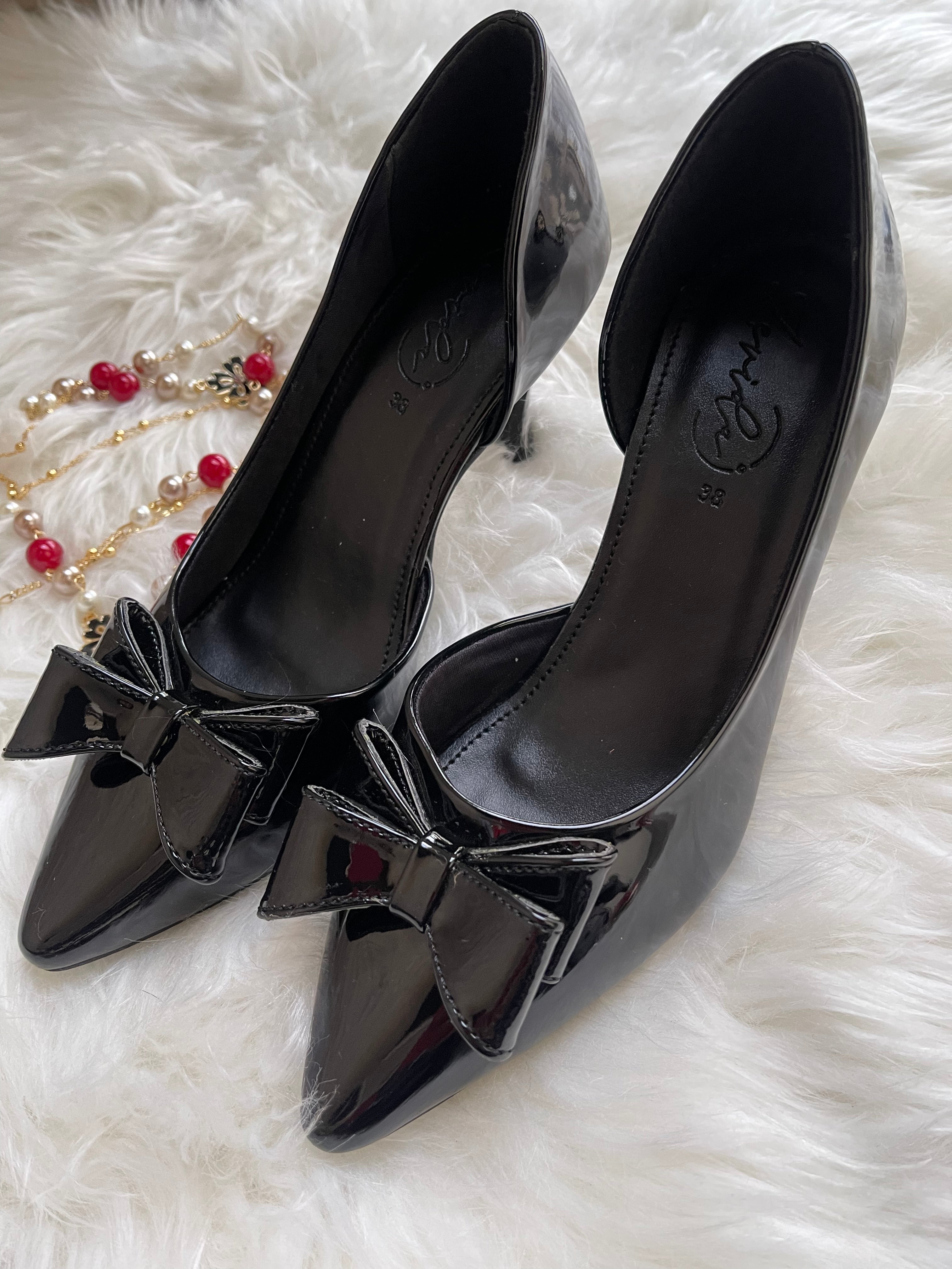 BLACK BOW COURT HEEL