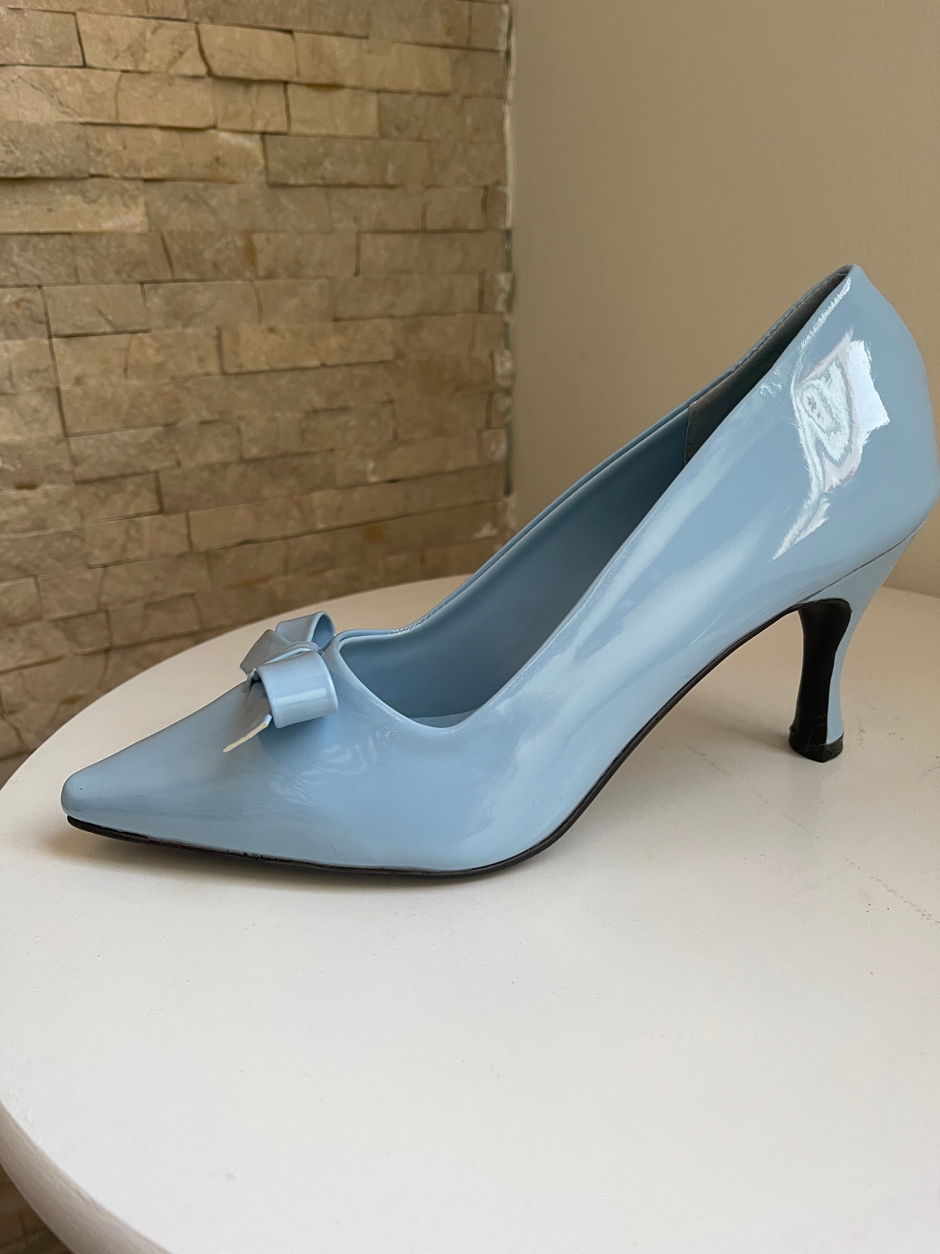 BLUE COURT BOW HEELS